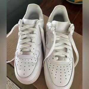 Nike Air Force 1 MENS size 8.  Excellent Used Condition